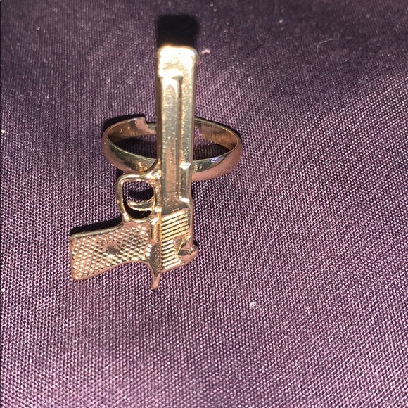 Super cute gun ring!! - Picture 3 of 3